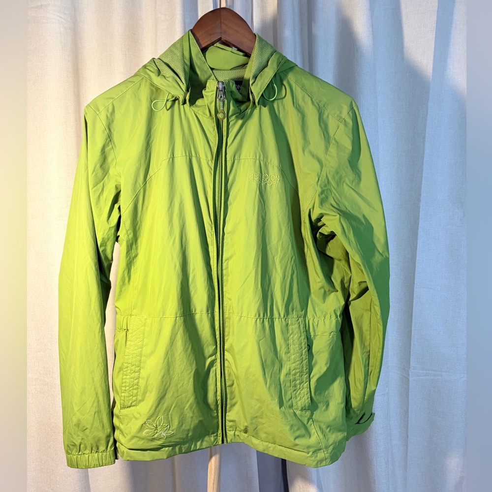 Kolon Sport women’s  Green WindBreaker  size 100